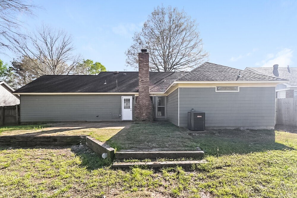 Building Photo - 9898 Sequoia Ln