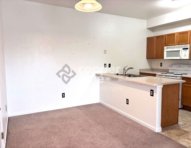 Building Photo - 1740 W 53rd Dr