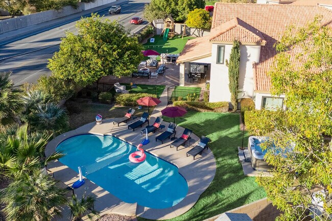 Building Photo - 5604 E Beverly Ln