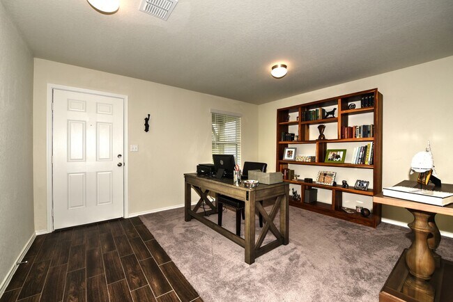 Building Photo - 7807 Cottonwood Ridge