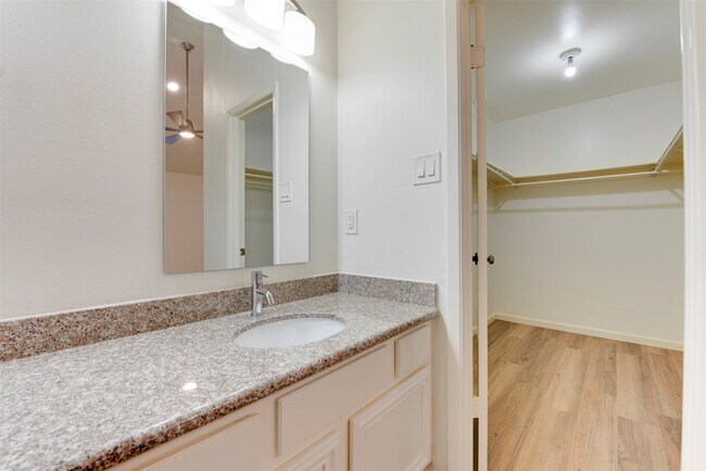 Building Photo - 15914 Barbarossa Dr