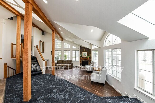 Building Photo - 650 S Main St