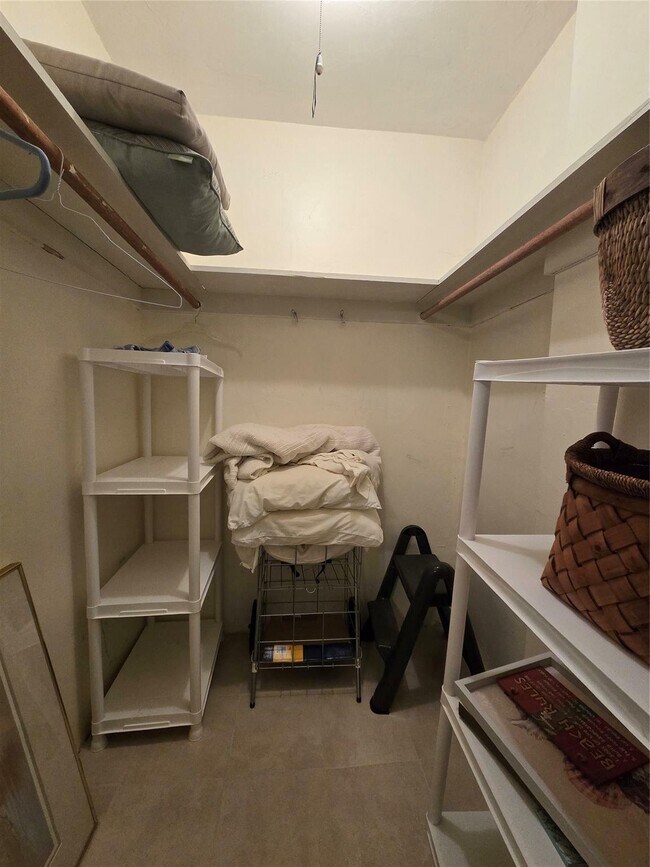 Building Photo - 1161 Hillsboro Mile