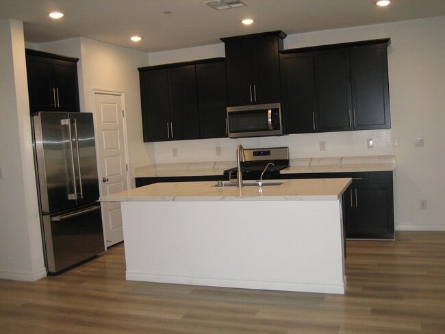 Building Photo - West Summerlin Townhouse - 1833-SqFt. - 3-beds, 2.5-baths, 2-car attached garage, Gated Comm.