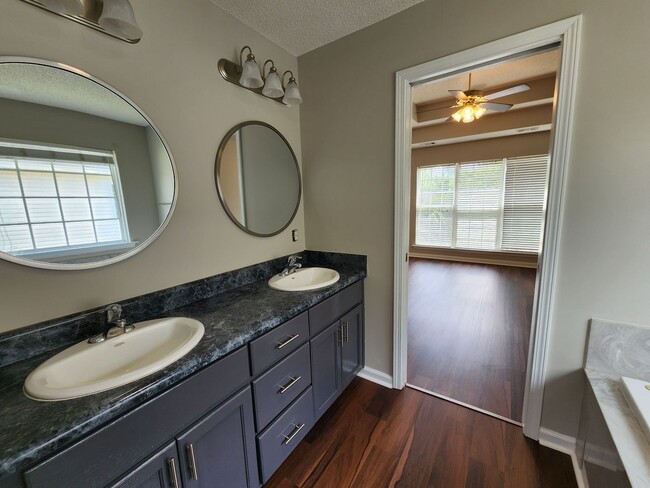 Building Photo - Richmond Place Subdivision