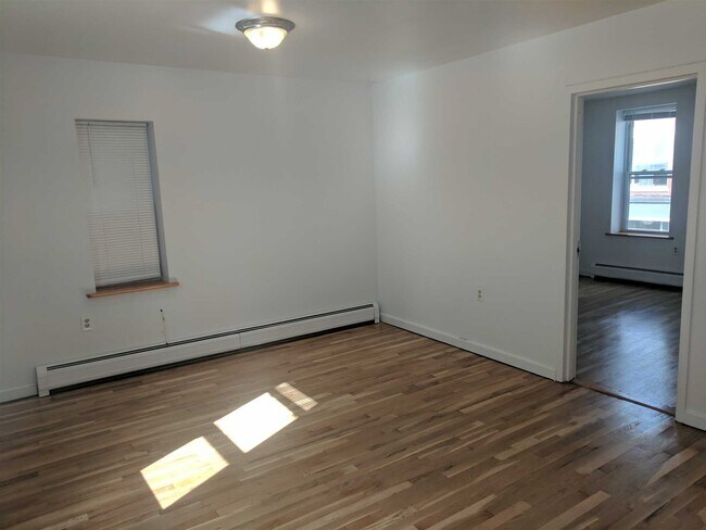 Building Photo - 26 Academy St