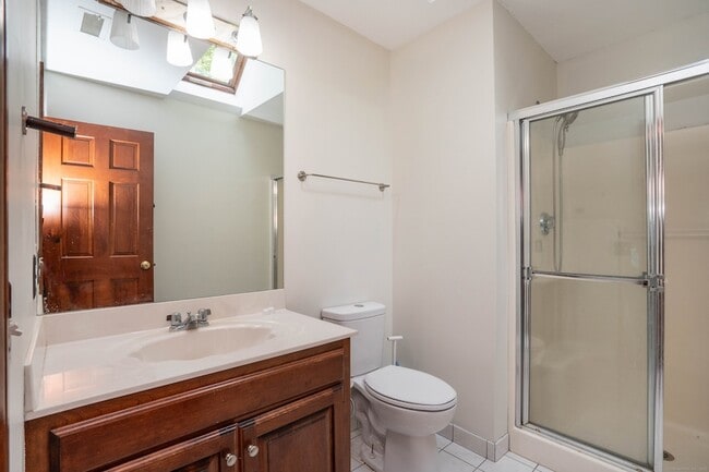 Building Photo - 3 Eton Pl