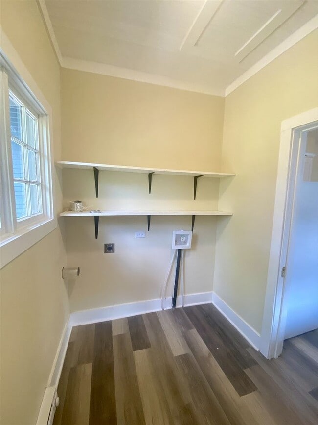 Building Photo - Restored 3 br 2 ba Craftsman style Home fo...