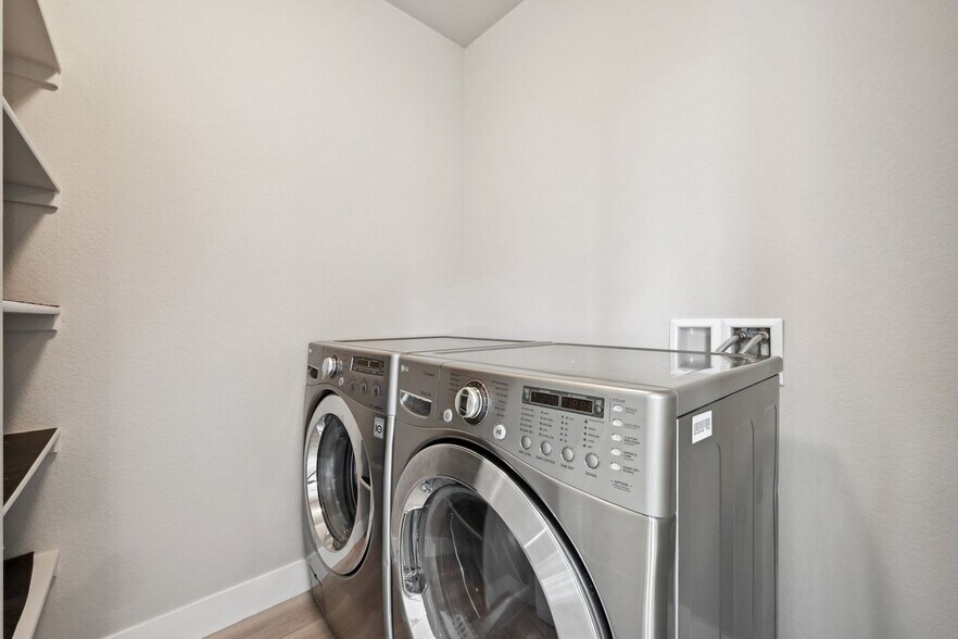 Building Photo - 6719 S Tempe Ct