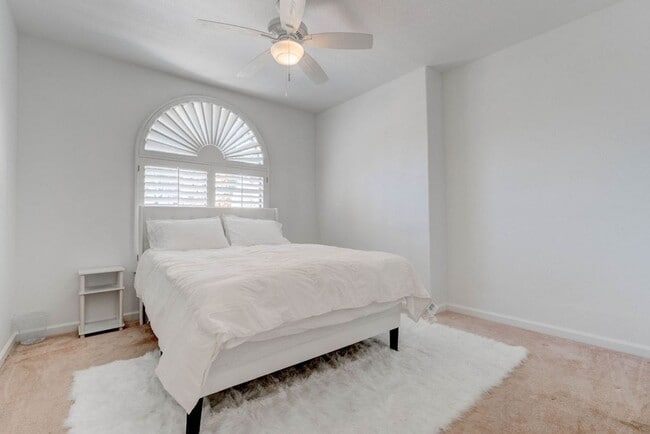 Building Photo - 3238 Brookfield Dr