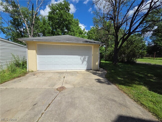 Building Photo - 5223 Paine Ave
