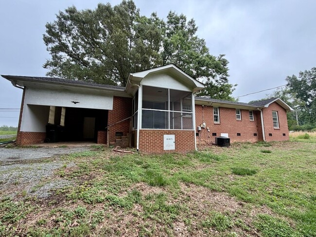 Building Photo - 3720 Providence Rd S