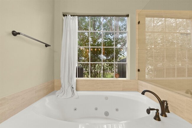 Building Photo - 1915 Lytham Ln