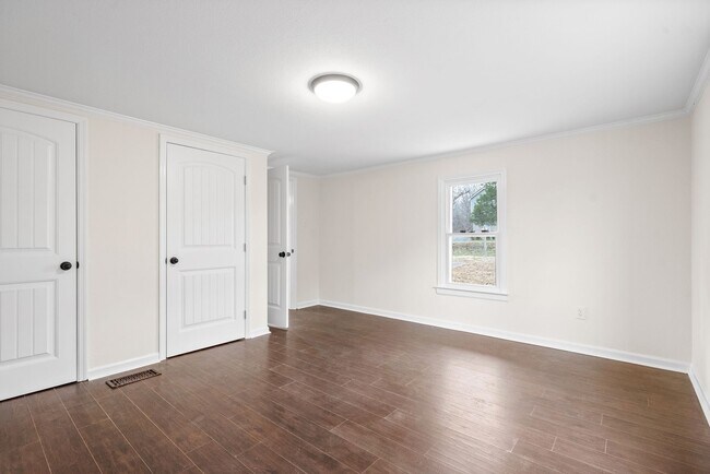 Building Photo - 3969 Cumberland City Rd