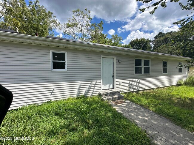 Primary Photo - 105 Floyd Ln