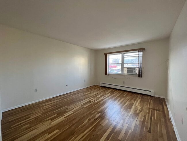 Building Photo - 5800 Broadway