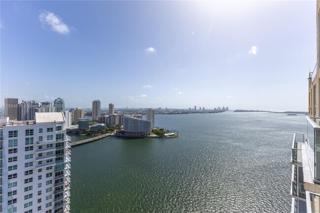 Building Photo - 1155 Brickell Bay Dr