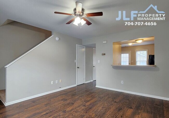 Building Photo - 2 Bed/1.5 Bath Brick Townhome in Concord!