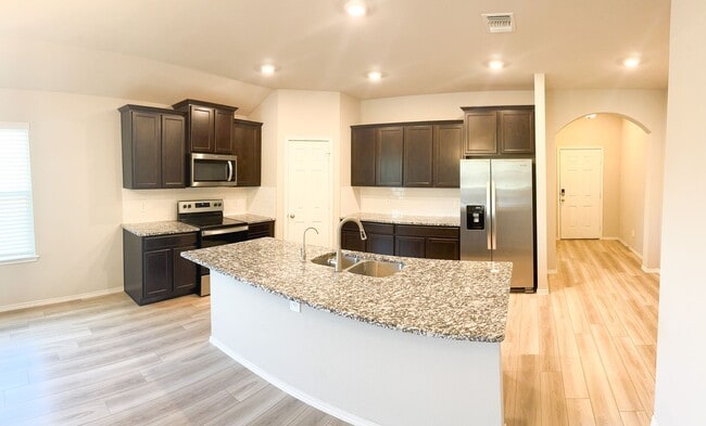 Building Photo - Available Now Beautiful 1 story, 4 bedroom, 2 bath, 2 car garage home with garage door opener and...