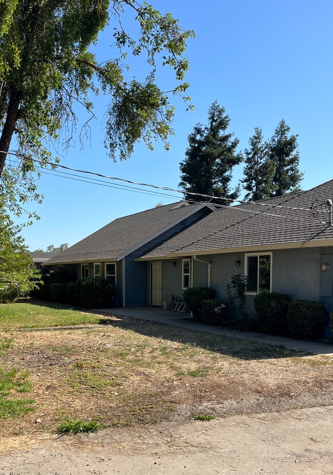 Primary Photo - 11714 Walnut Ave