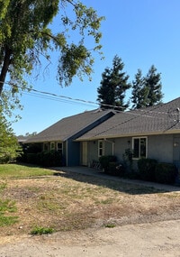 Building Photo - 11714 Walnut Ave