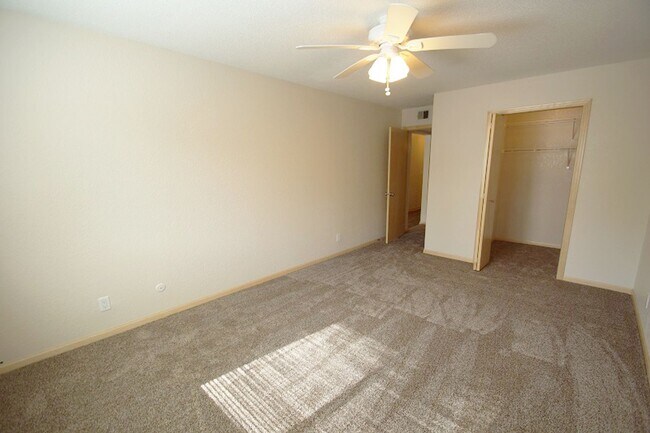 Building Photo - Pinto Suite