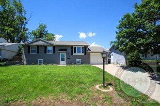 Building Photo - Discover this well-maintained 3-bedroom, 2-bath home in Omaha, NE