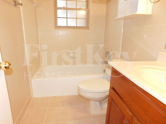 Building Photo - 2493 Tarbet Dr