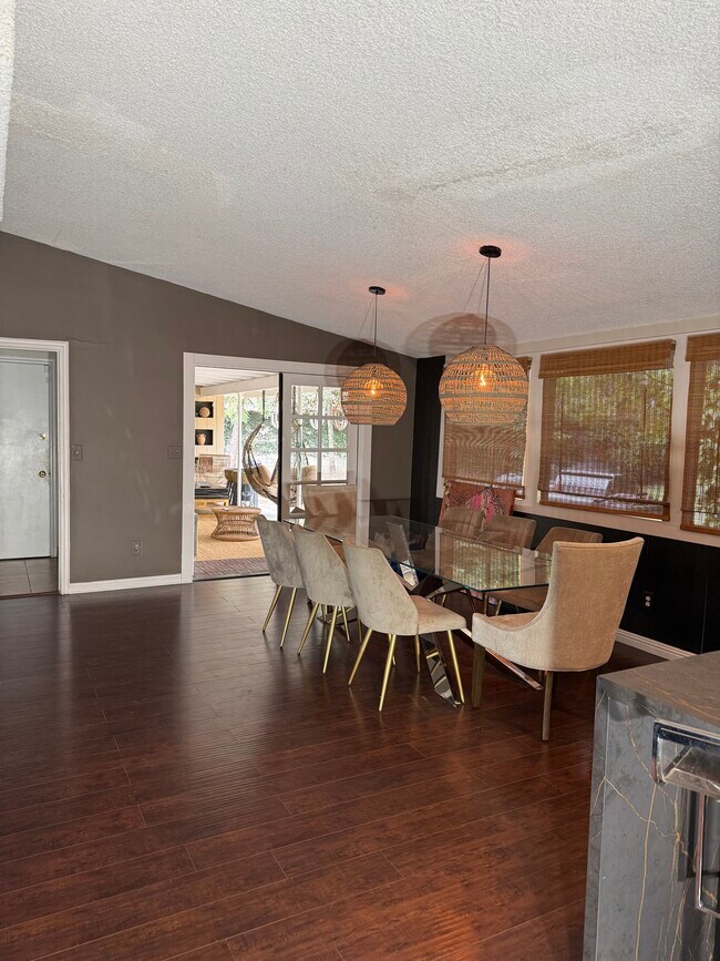 Building Photo - 4541 Collett Ave