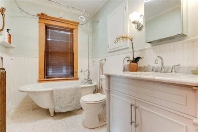 Building Photo - 980 6th St E