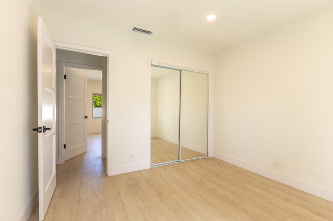 Building Photo - 17601 Hamlin St