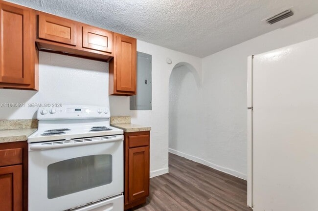 Building Photo - 1629 W 31st St