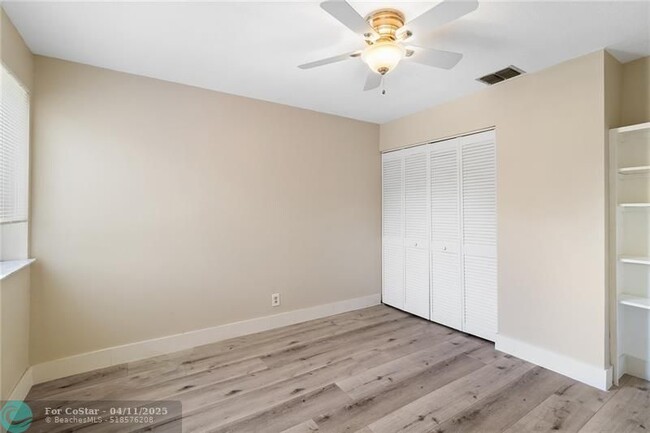 Building Photo - 324 City View Dr