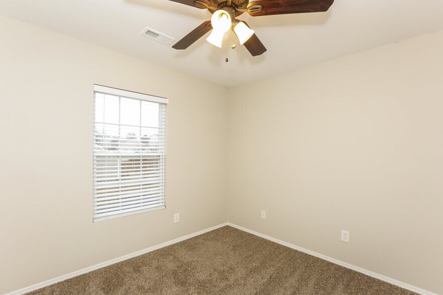 Building Photo - 9727 Hollystone Ln
