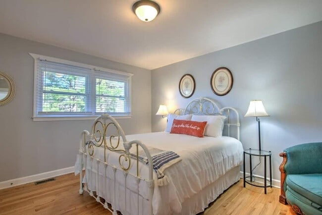 Building Photo - 201 Springdale Rd