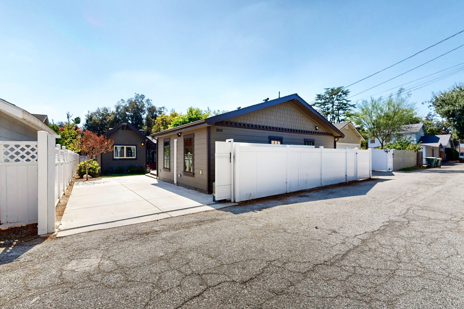 Building Photo - 1845 Las Lunas St