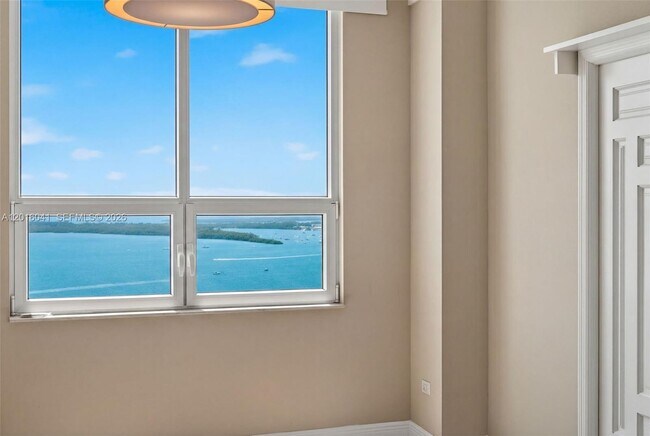 Building Photo - 808 Brickell Key Dr
