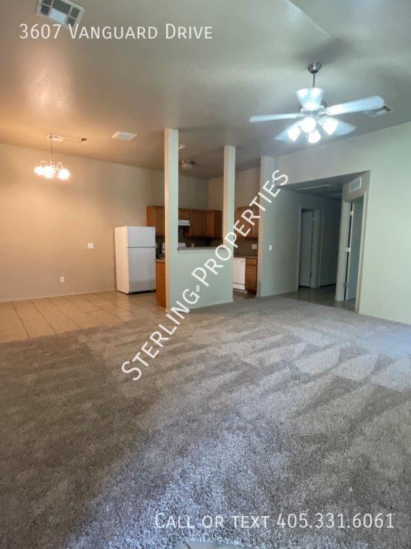 Building Photo - 3607 Vanguard Dr