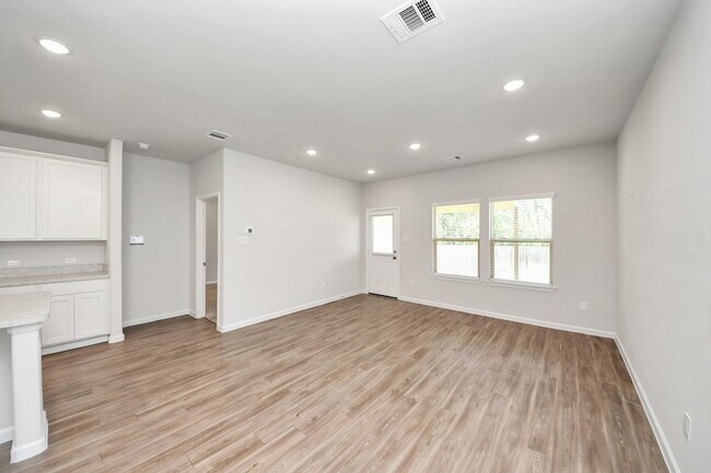 Building Photo - 16489 Moss Ln