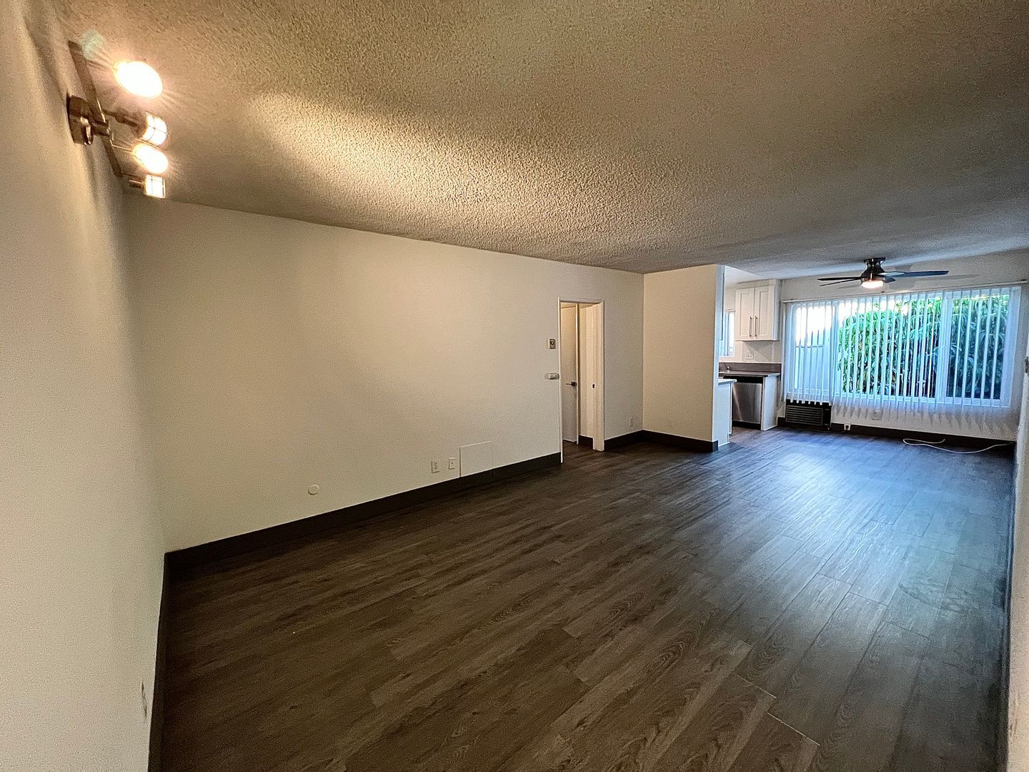 Building Photo - 3359 Mentone Ave