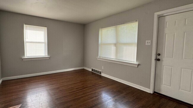 Building Photo - 7814 Wayne Ave