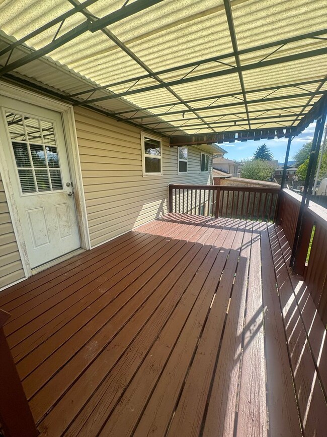 Building Photo - 4 Bedroom Split-Level in Widefield