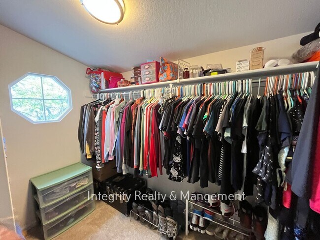 Building Photo - 4 bed 4 bath 1,954 sq ft-19151 E Garden Pl. Centennial Co 80015