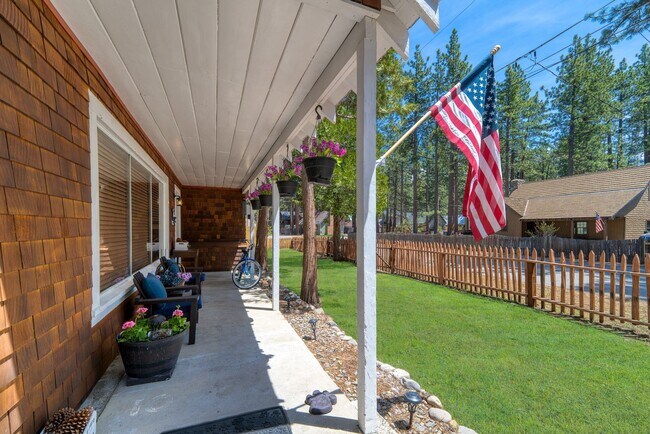 Building Photo - Lovely home with lake views available for ...