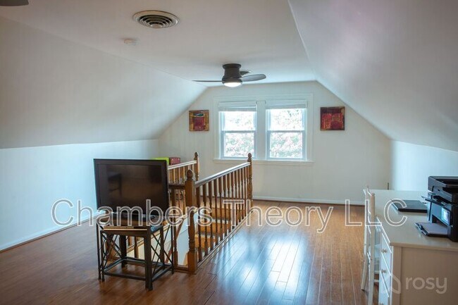 Building Photo - 1105 20th St