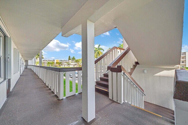 Building Photo - 2049 Hythe A