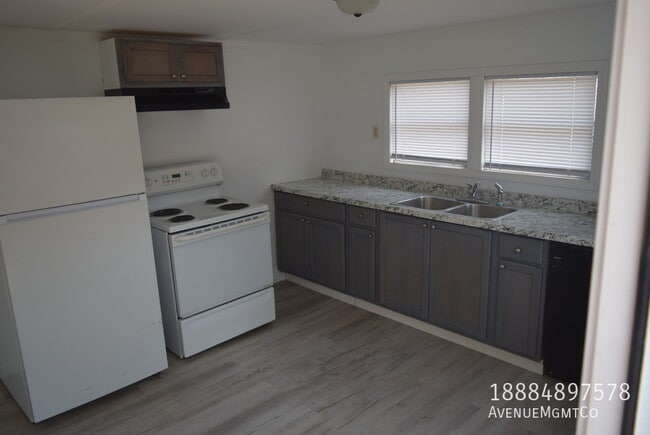Building Photo - 715 23rd St NW