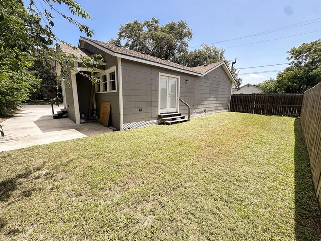 Building Photo - 1705 Avondale St