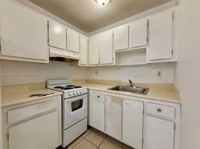 Building Photo - 6780 SW 44th St