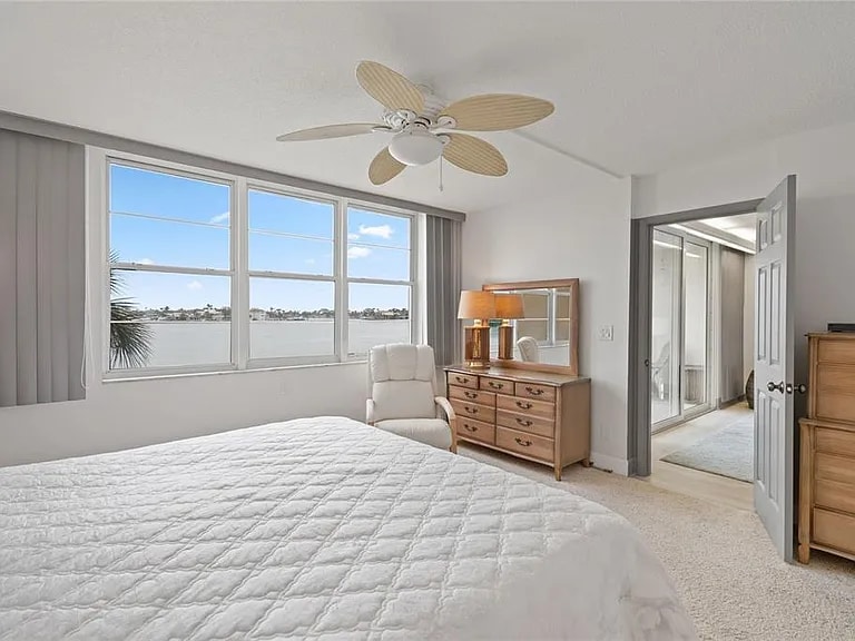 Building Photo - 7910 Sun Island Dr S